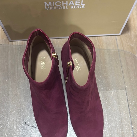 Michael Kors Red Ankle Boots with Modern Elegance - Picture 3 of 4